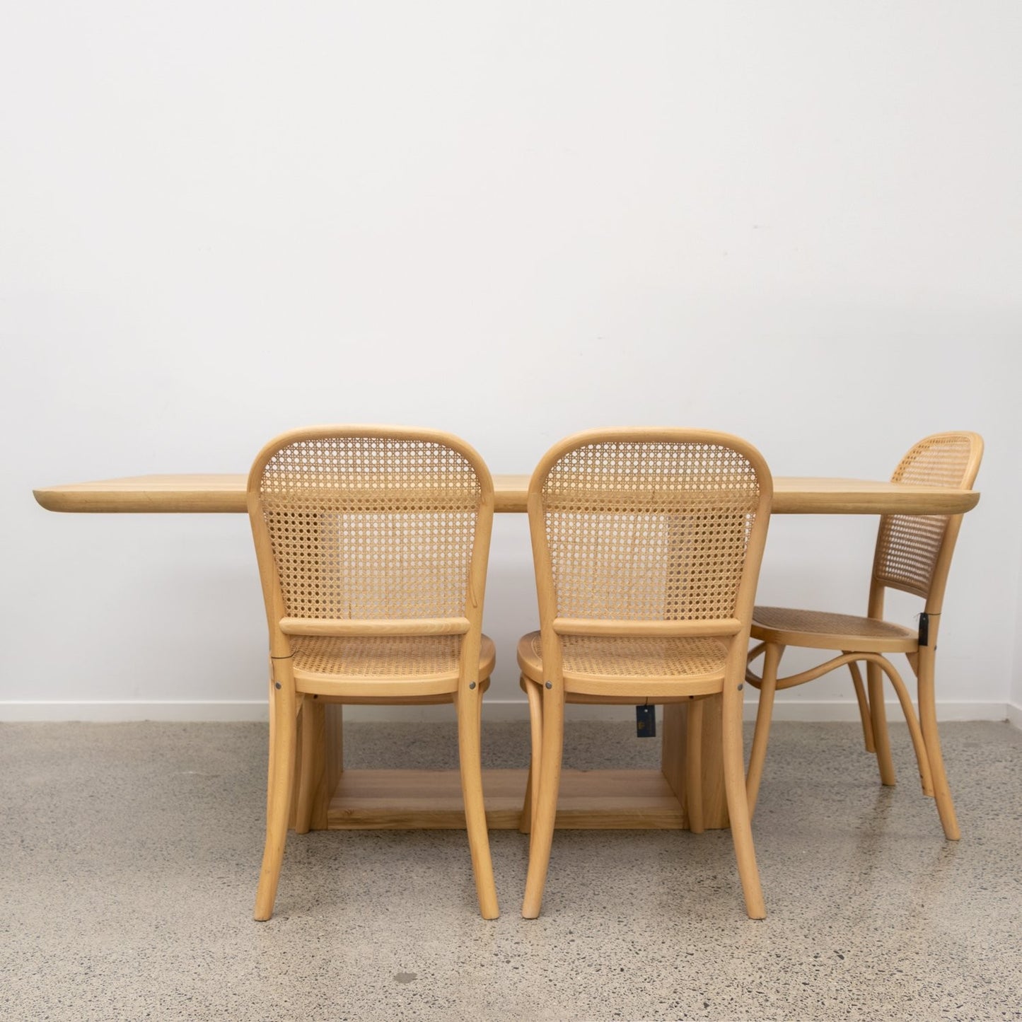 OREGON OAK DINING TABLE