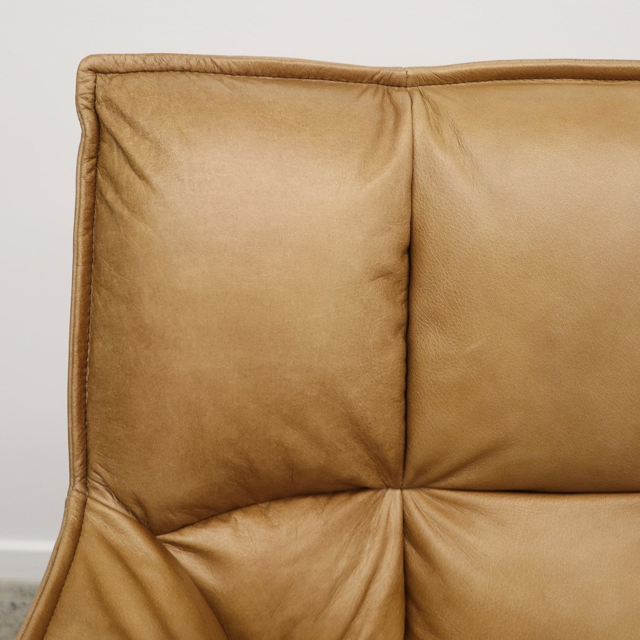 MEMPHIS SWIVEL ARMCHAIR - TAN LEATHER