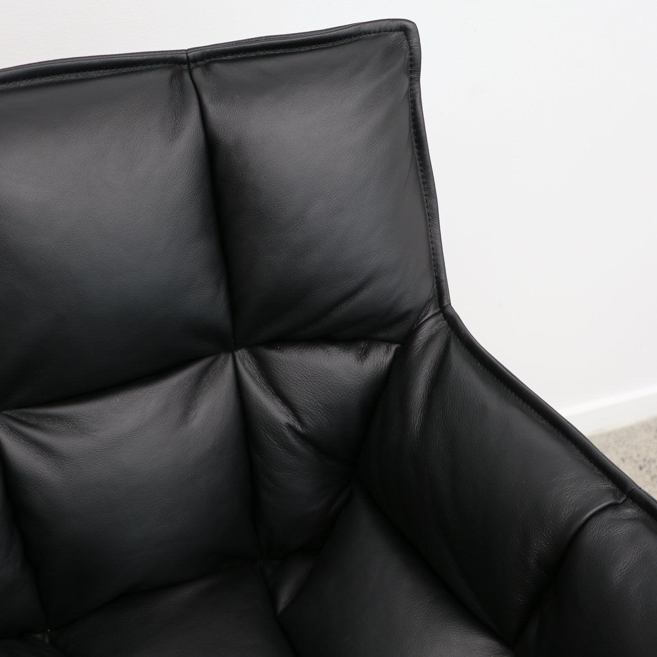 MEMPHIS SWIVEL ARMCHAIR - BLACK LEATHER